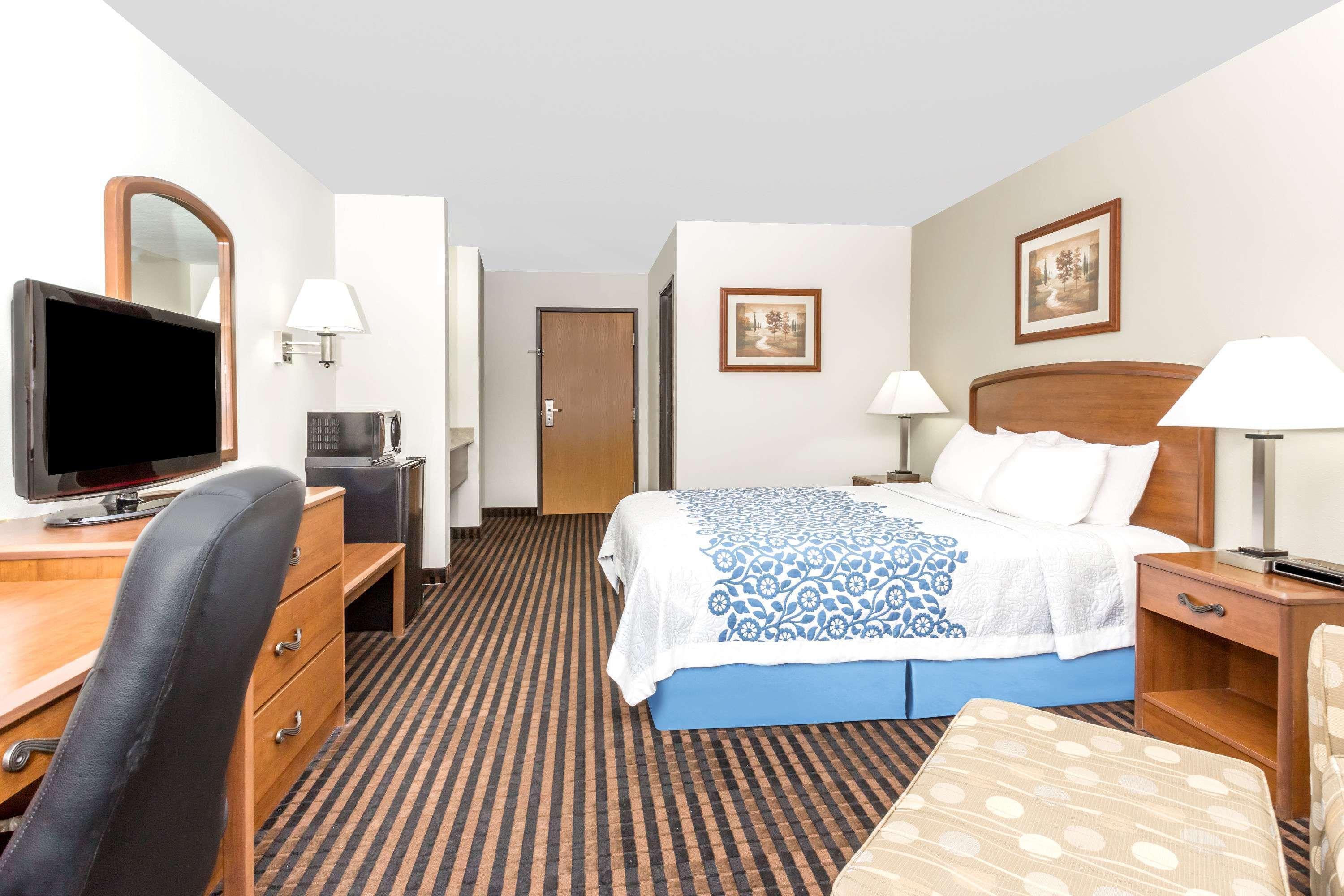 Days Inn By Wyndham Sidney Ne Esterno foto